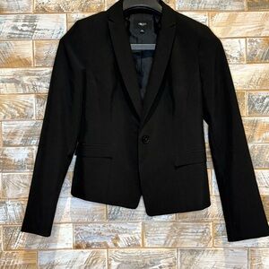 Black Notched Lapel G2000 Blazer with Structured Tailoring. Size 36 (US 6).